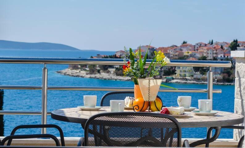 Villa Marta Apartmani Trogir Exterior photo
